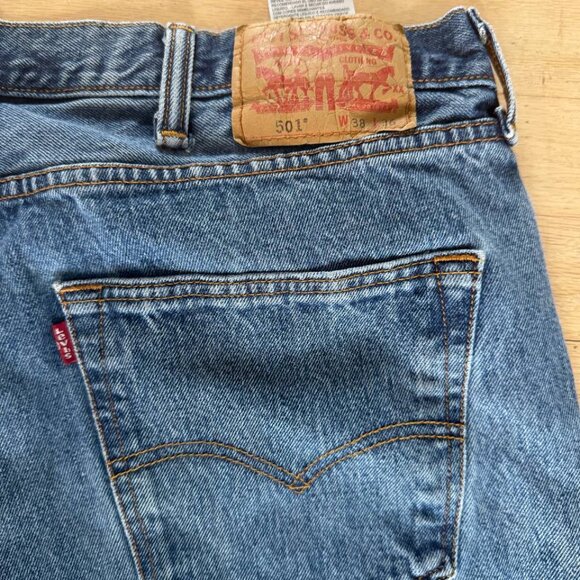Levi’s 501 Jeans Button fly light wash denim straight leg size 38x36 - Picture 4 of 5